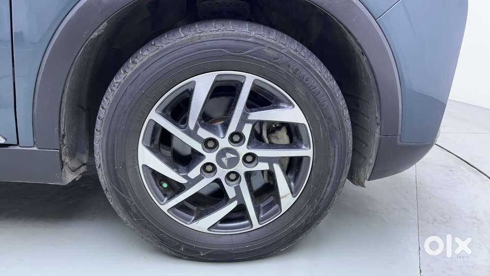 Mahindra Xuv300 W8 (o) 1.5 Diesel Amt, 2023, Diesel