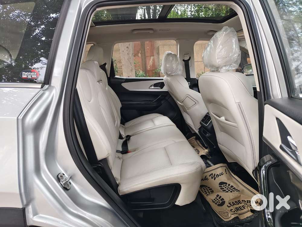 Mahindra Xuv700 2.0 Ax 7 Petrol At Str, 2022, Petrol