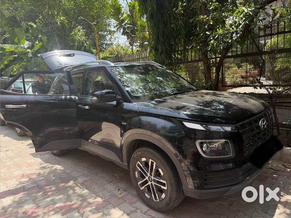 Hyundai Venue 2022 Petrol 25000 Km Driven