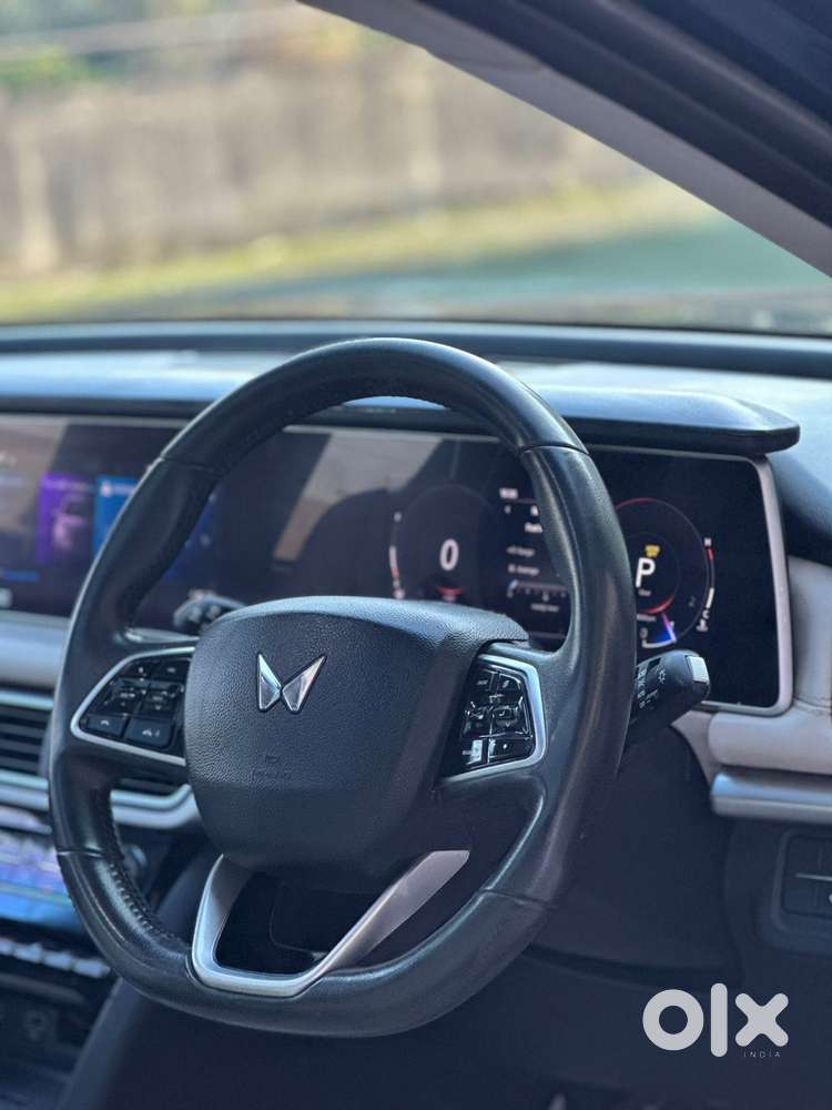 Mahindra Xuv700 2.2 Ax 7 Diesel At Luxury Pack Str Awd, 2022, Diesel