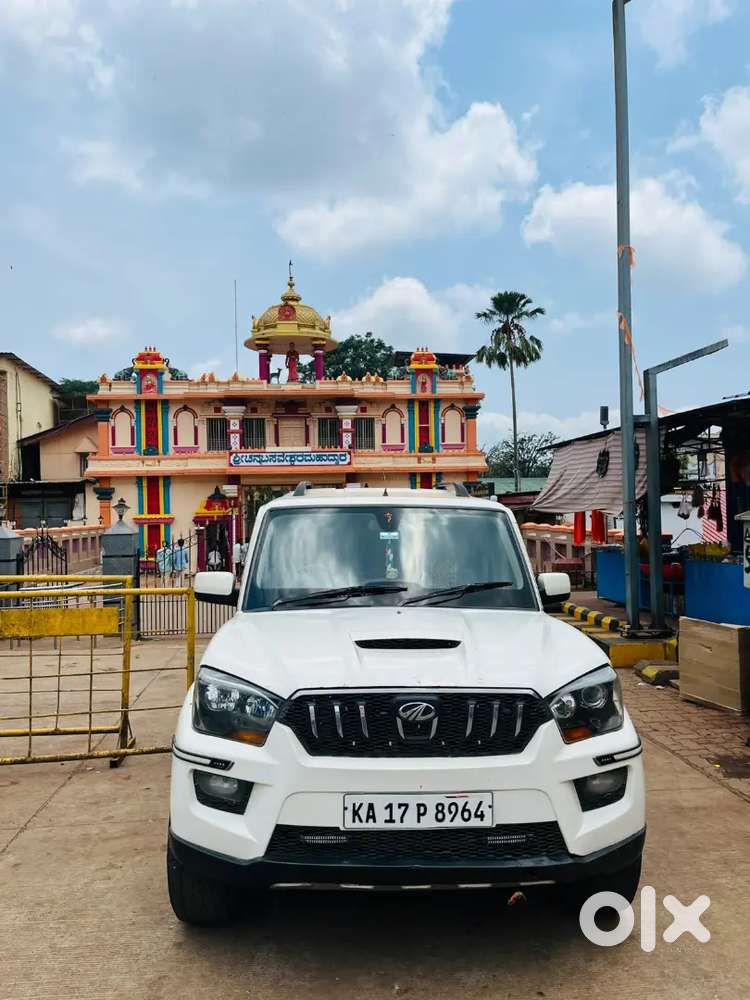 Mahindra Scorpio S10