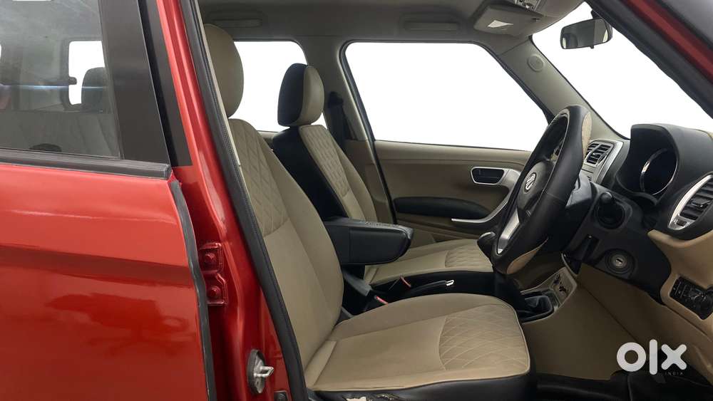 Mahindra Tuv 300 T10 Dual Tone, 2018, Diesel