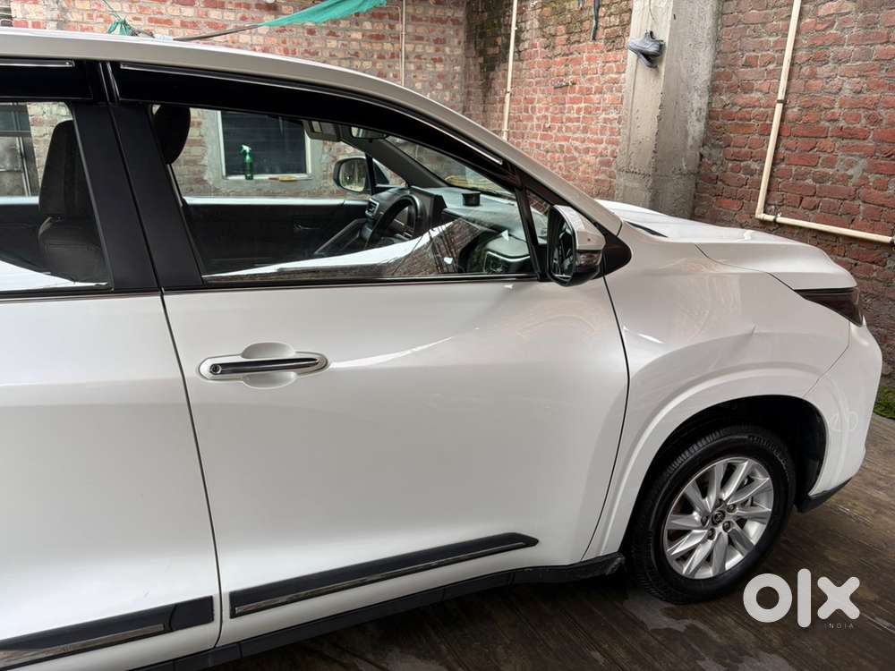 Toyota Innova Hycross 2025 Dec 24 Mfg