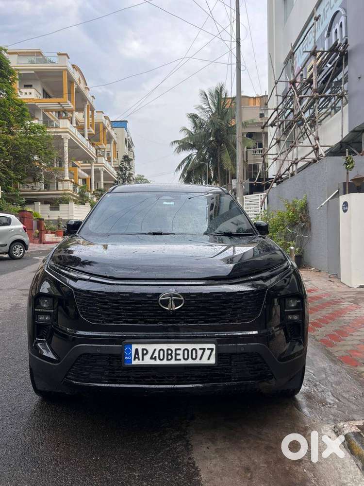 Tata Safari Accomplished+ Automatic (at) 2024  Top Model  Black