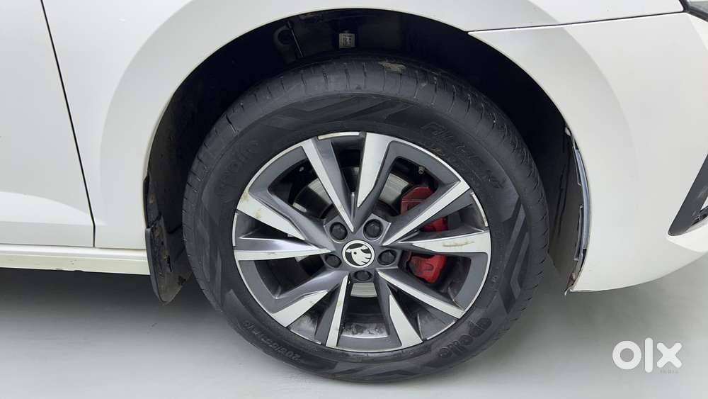 Skoda Slavia Style 1.0l Tsi At, 2022, Petrol