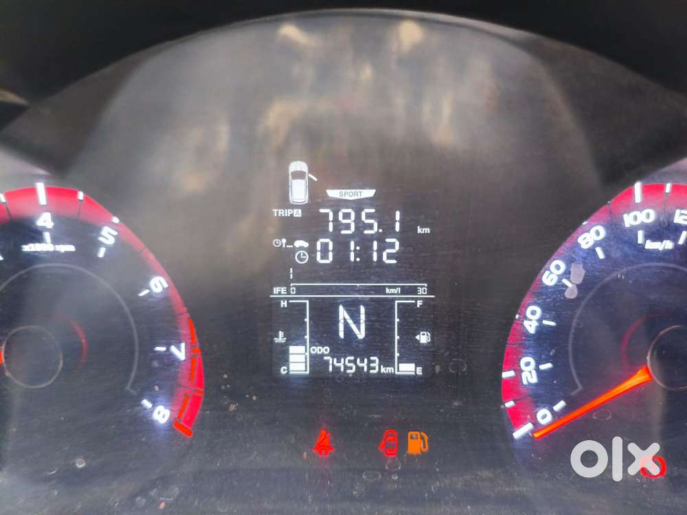 Mahindra Tuv 300 T6, 2019, Petrol