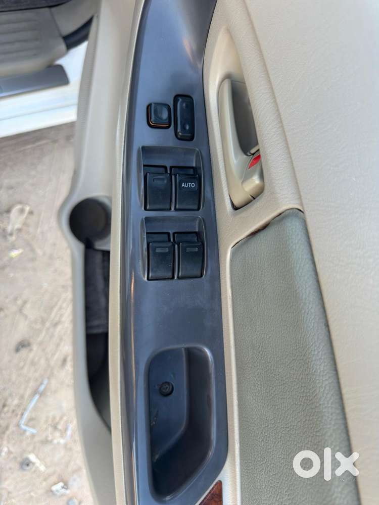 Toyota Innova 2.0 G (petrol) 8 Seater Bs Iv, 2009, Diesel