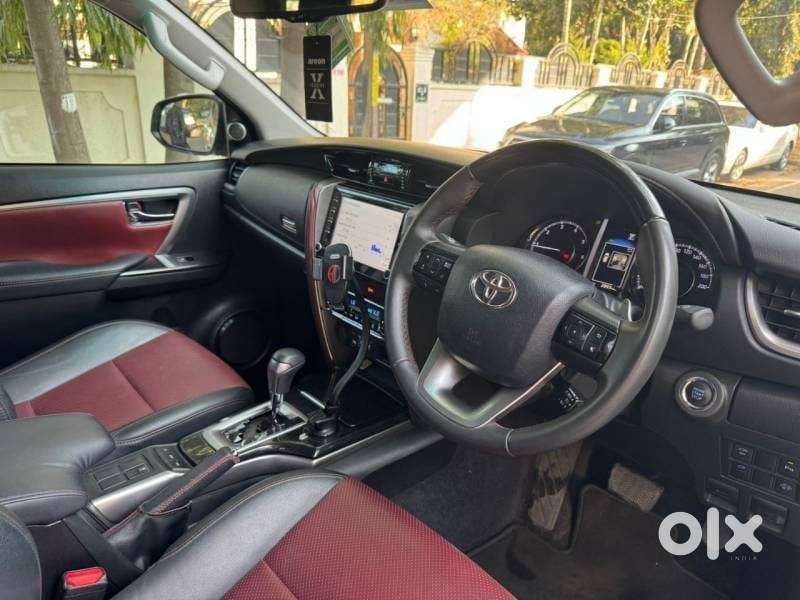 Toyota Fortuner Legender