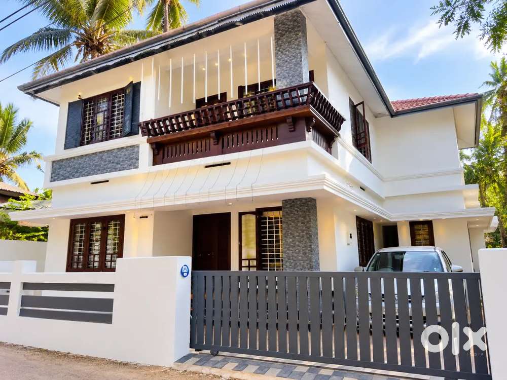 4 bhk individual house for sale near pullinchode metro station aluva