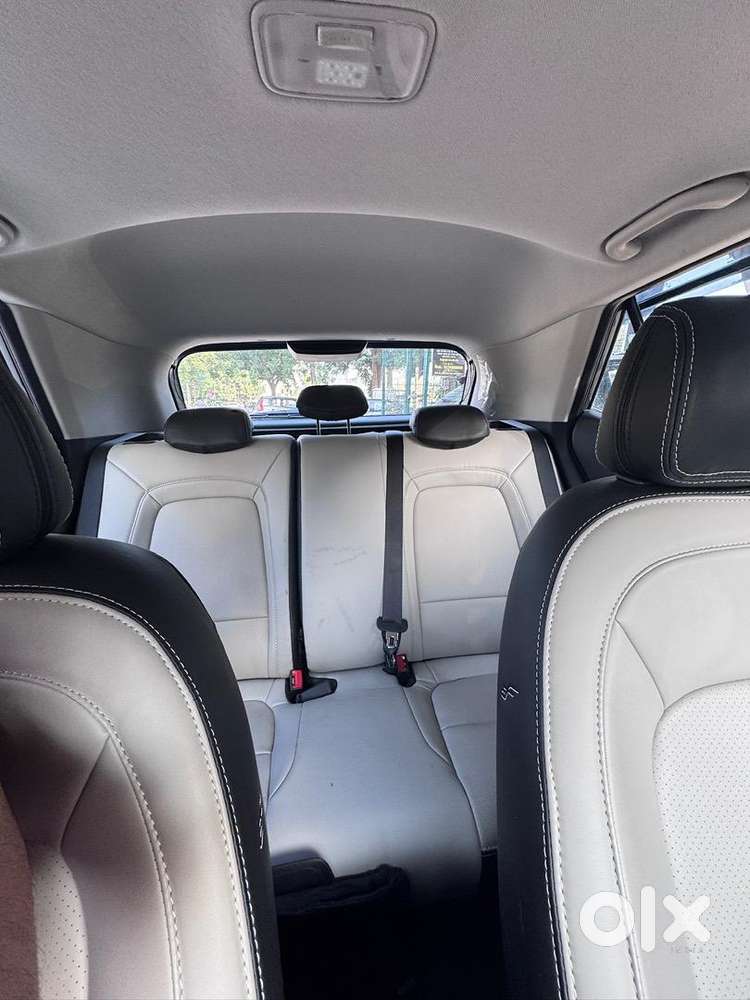 Hyundai Venue Automatic Petrol Feb 2025 Model