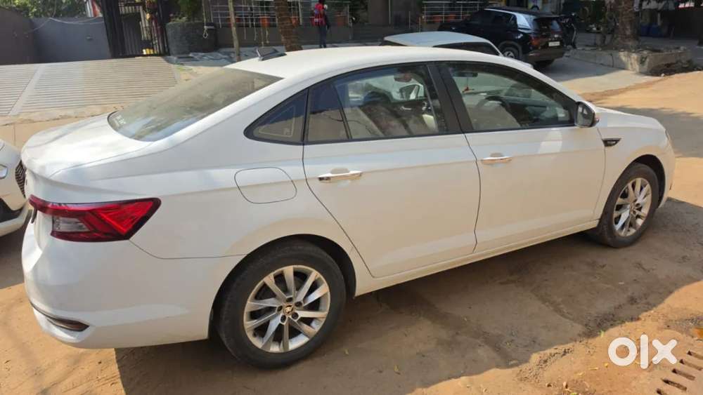 Skoda Slavia Ambition 1.0l Tsi At, 2023, Petrol