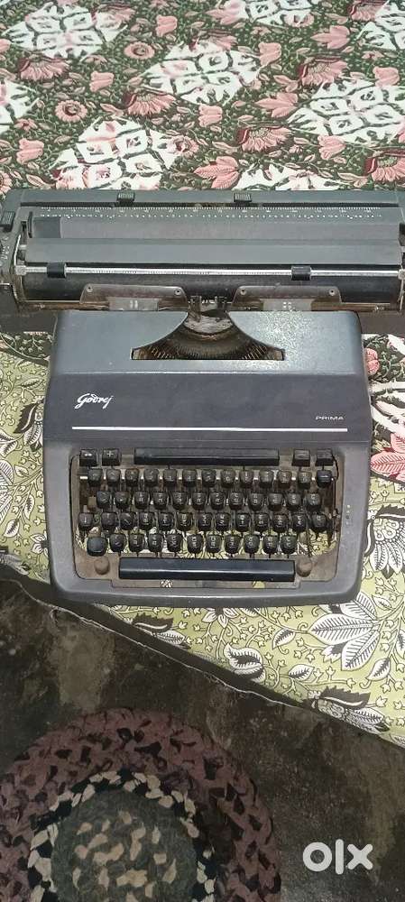 Vintage Godrej Prima Typewriter - Hindi/Devanagari Keyboard