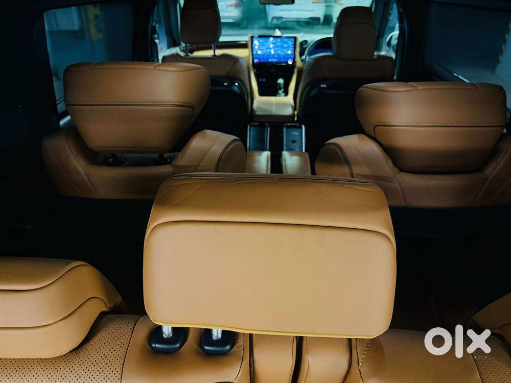 Toyota Vellfire 2.5 Executive Lounge, 2024, Cng & Hybrids