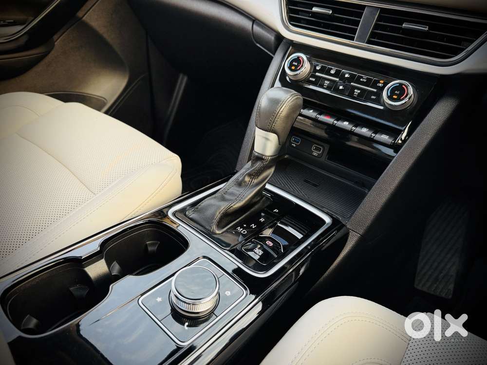 Mahindra Xuv700 2.2 Ax 7 Diesel At Luxury Pack Str, 2025, Diesel