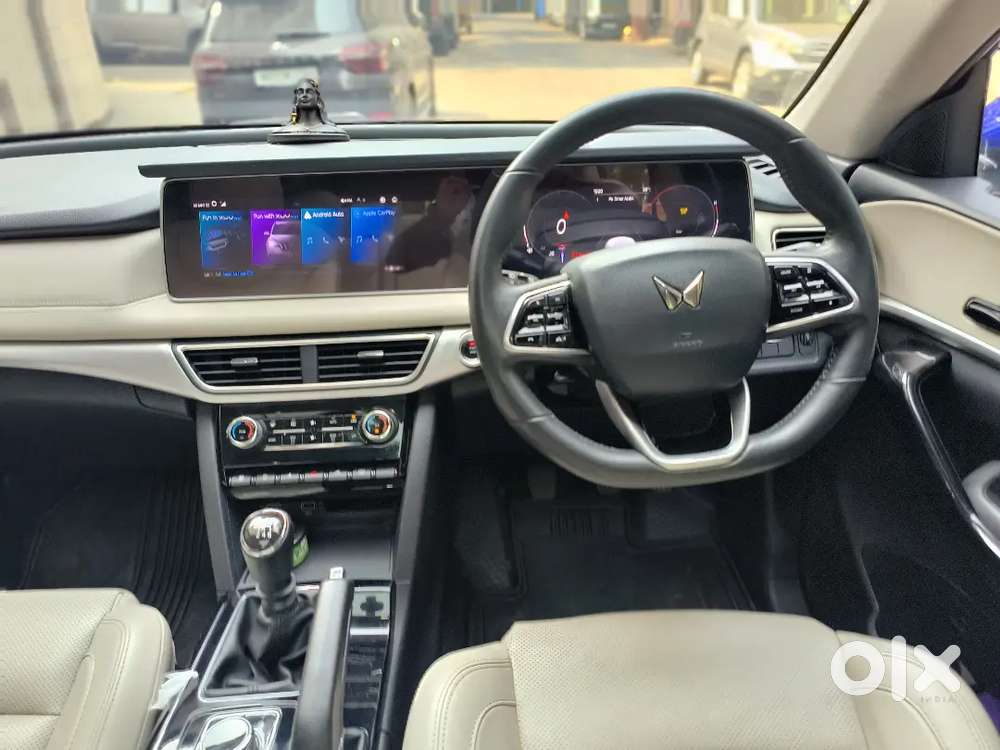 2021mahindra Xuv700 Mt Petrol