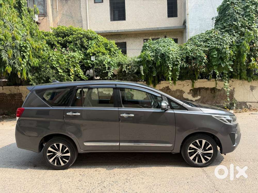 Toyota Innova Crysta 2.8 Zx At 7 Seater, 2022, Petrol
