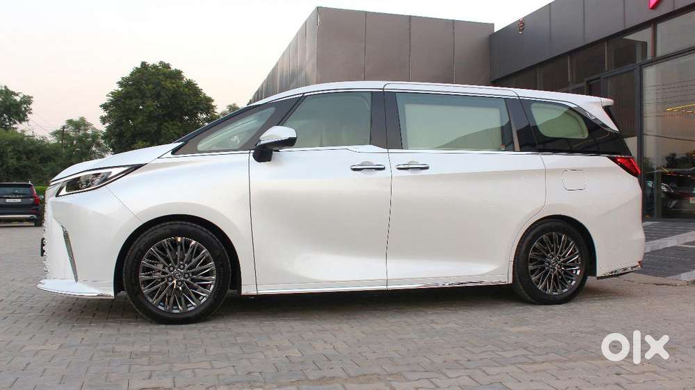 Lexus Lm 350h 4 Str Ultra Luxury, 2024, Petrol