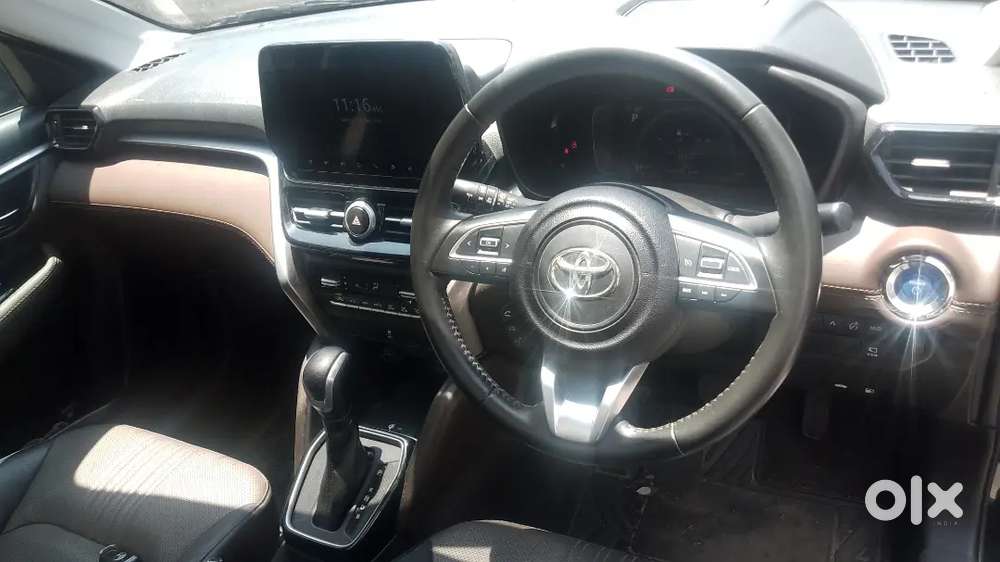 Toyota Hyrder V Petrol + Hybrid
