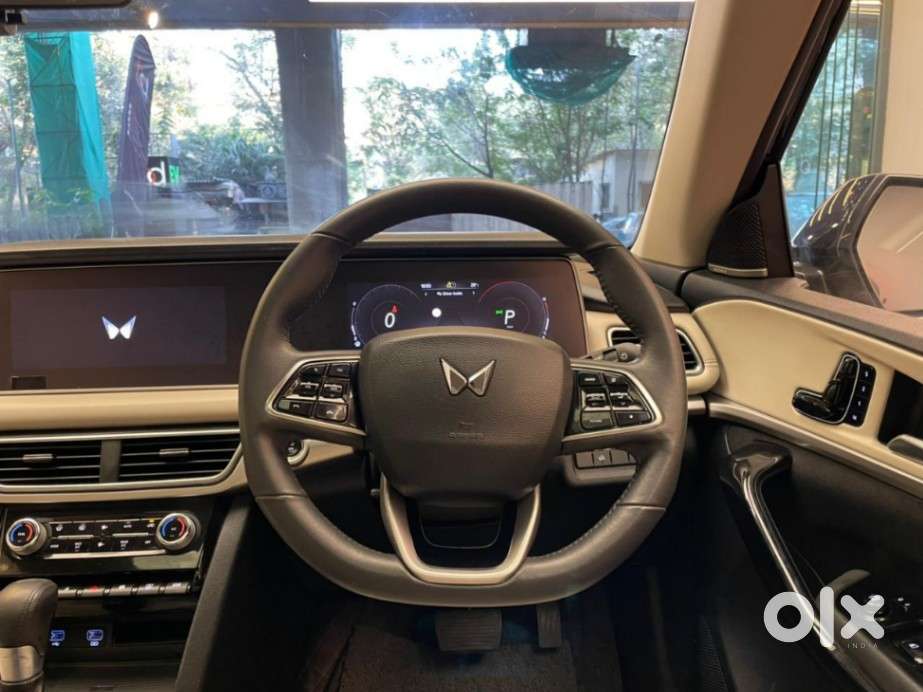 Mahindra Xuv700 2.2 Ax 7 Diesel At Luxury Pack Str, 2022, Diesel