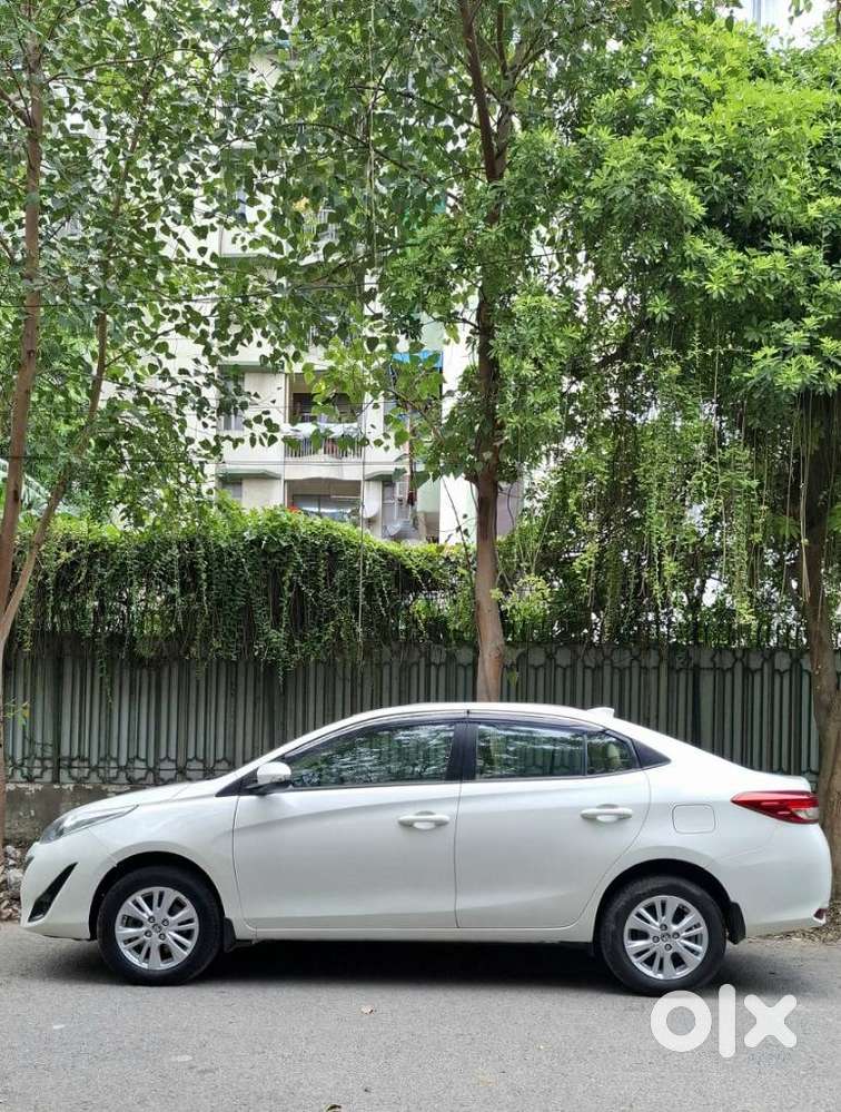 Toyota Yaris V Cvt, 2018, Petrol
