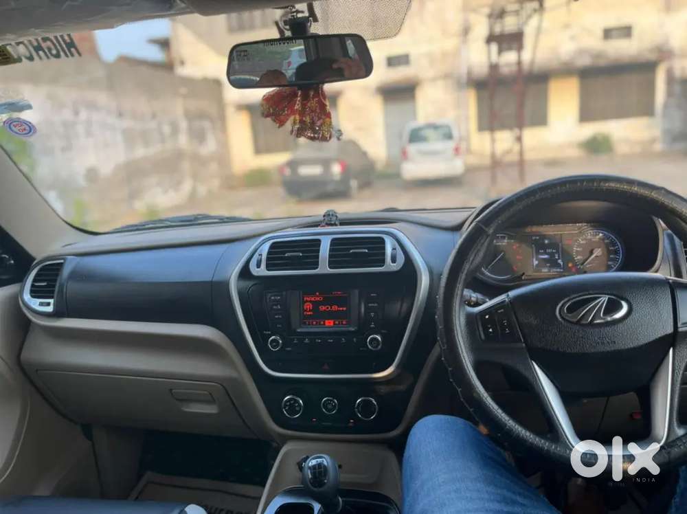 Car Mahindra Car