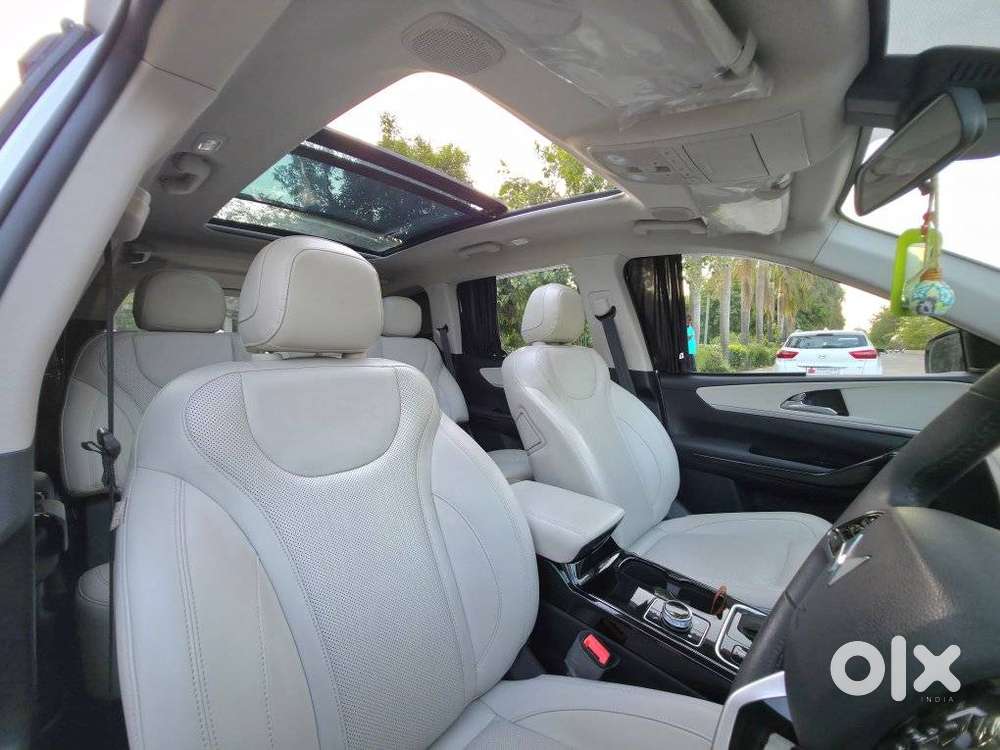 Mahindra Xuv700 2.2 Ax 7 Diesel At Luxury Pack Str, 2025, Diesel