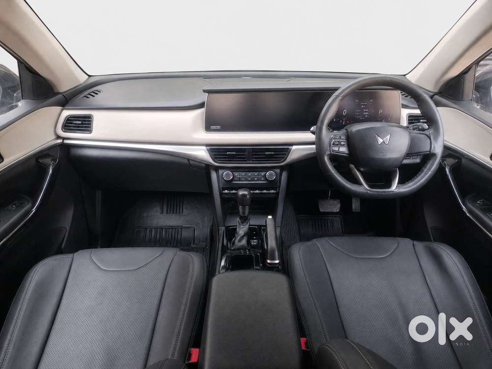 Mahindra Xuv700 2.2 Ax 5 Diesel At 7 Str, 2022, Diesel
