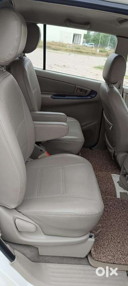 Toyota Innova 2014 Diesel Well Maintained