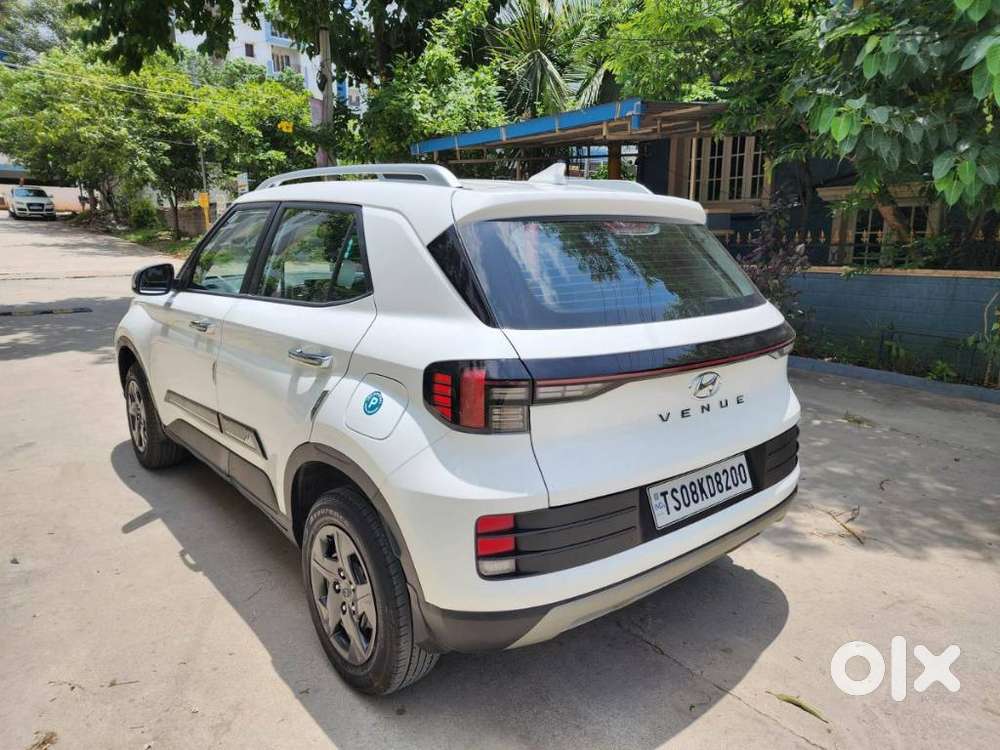 Hyundai Venue 1.2 S (o), 2024, Petrol