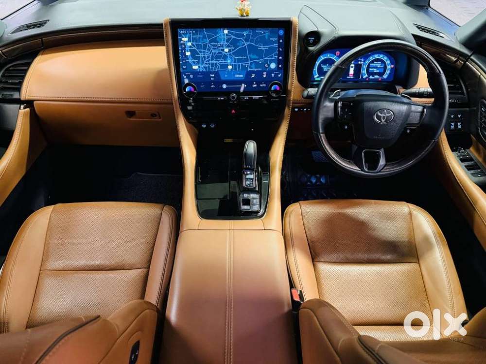 Toyota Vellfire 2.5 Executive Lounge, 2024, Cng & Hybrids
