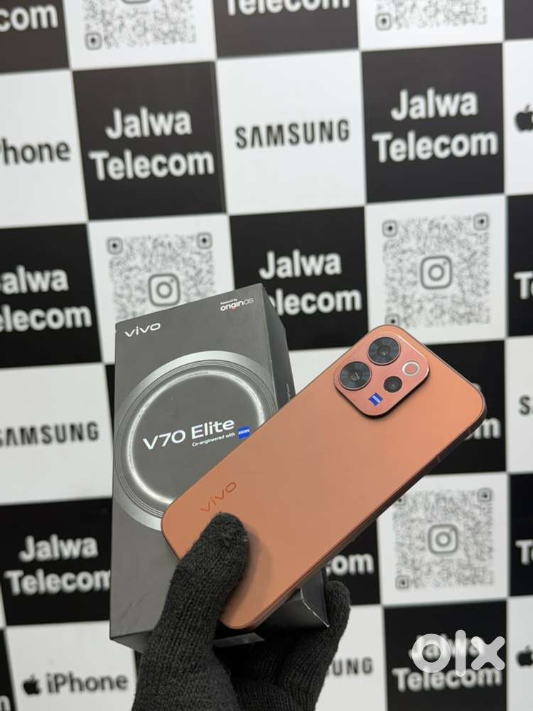VIVO V70 12/512 PASSION RED WARRANTY TILL FEBRUARY 2027 IN EXCELL