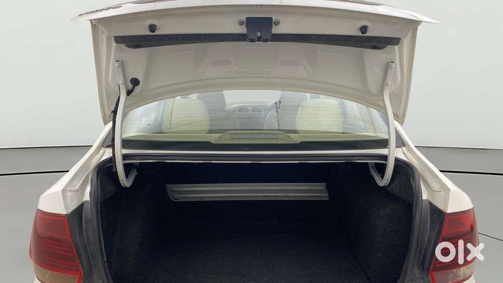 Volkswagen Vento 1.2 Highline Plus At 16 Alloy, 2019, Petrol