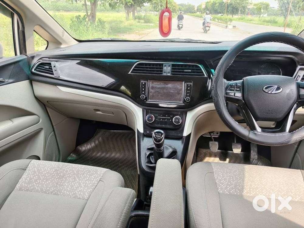 Mahindra Marazzo M6, 2018, Diesel