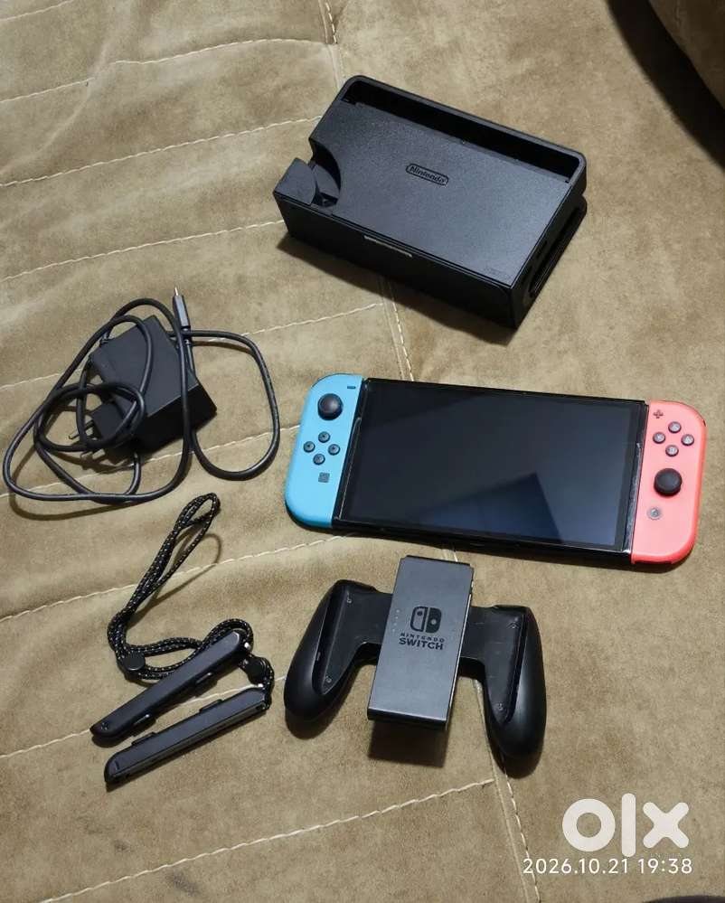 NINTENDO SWITCH OLED GAMING CONSOLE