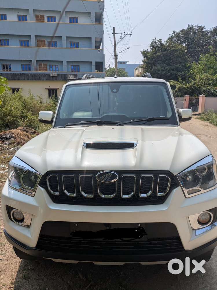Mahindra Scorpio S11