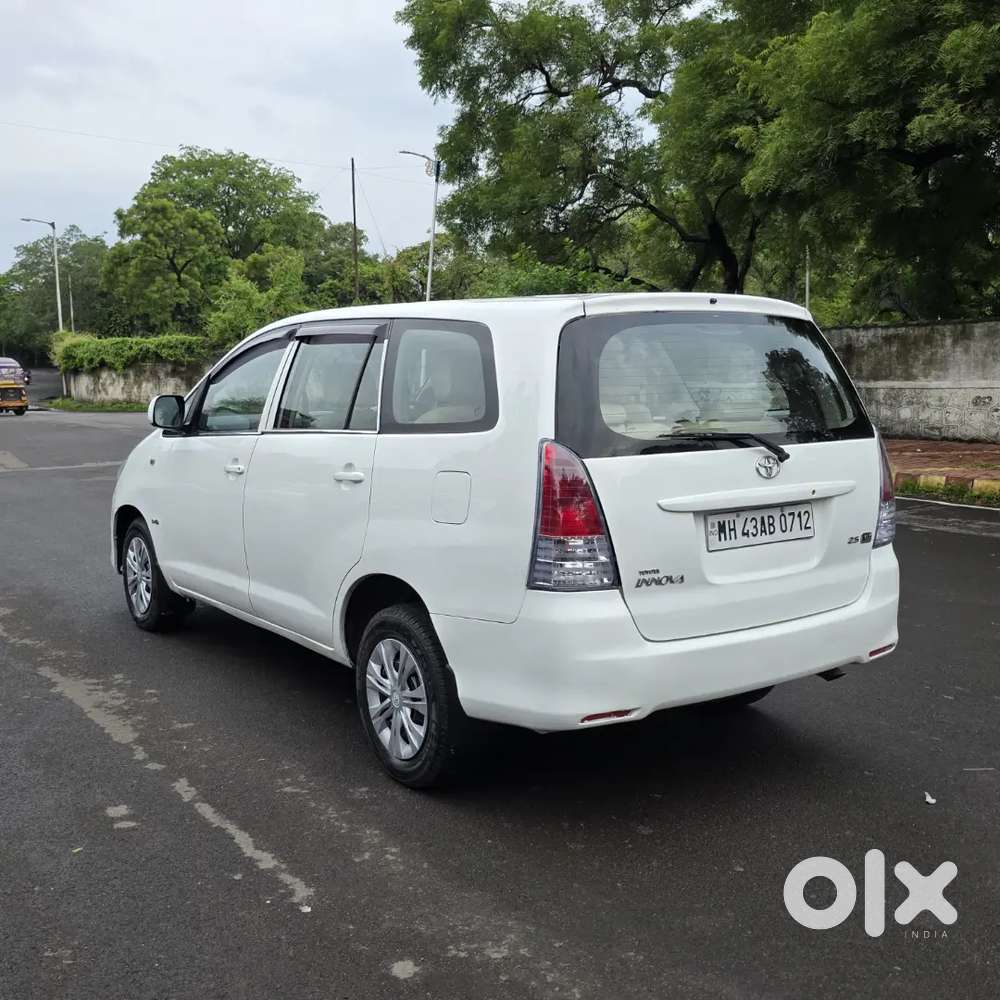 Toyota Innova G4 2010 Model.
