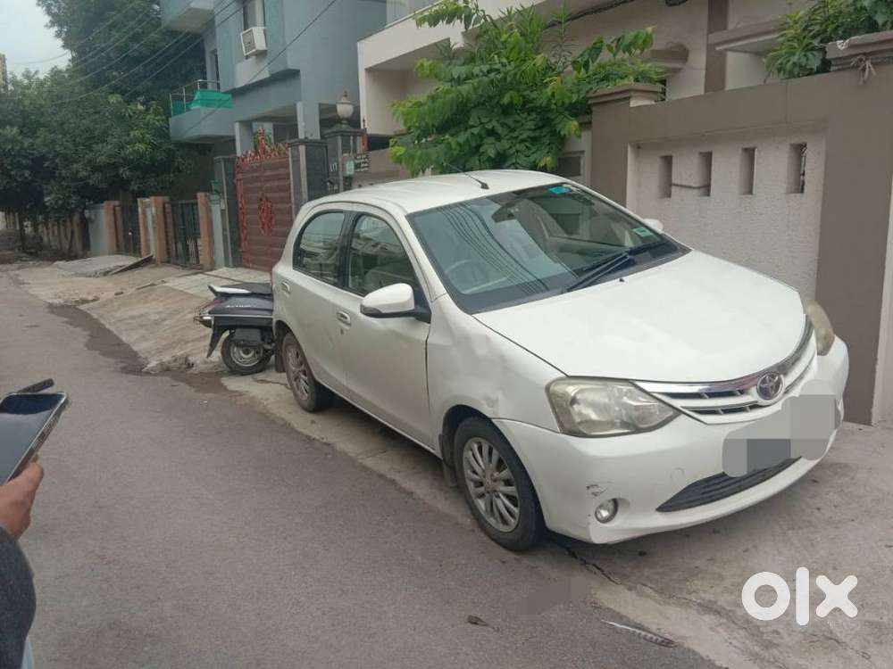 Toyota Etios V, 2013, Petrol