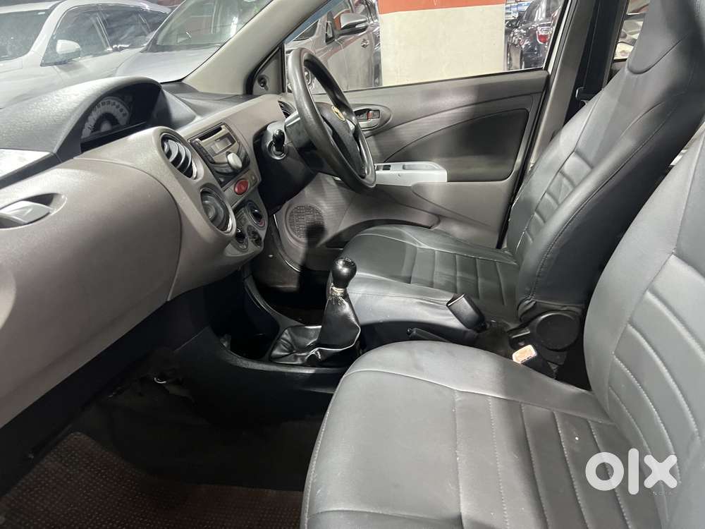 Toyota Etios V, 2011, Petrol