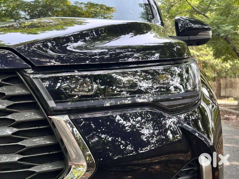 Toyota Innova Hycross 2.0 Zx Hybrid 7 Str, 2024, Petrol