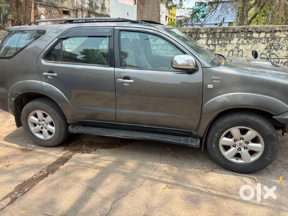 Toyota Fortuner 4x4 Manual 2 Owner