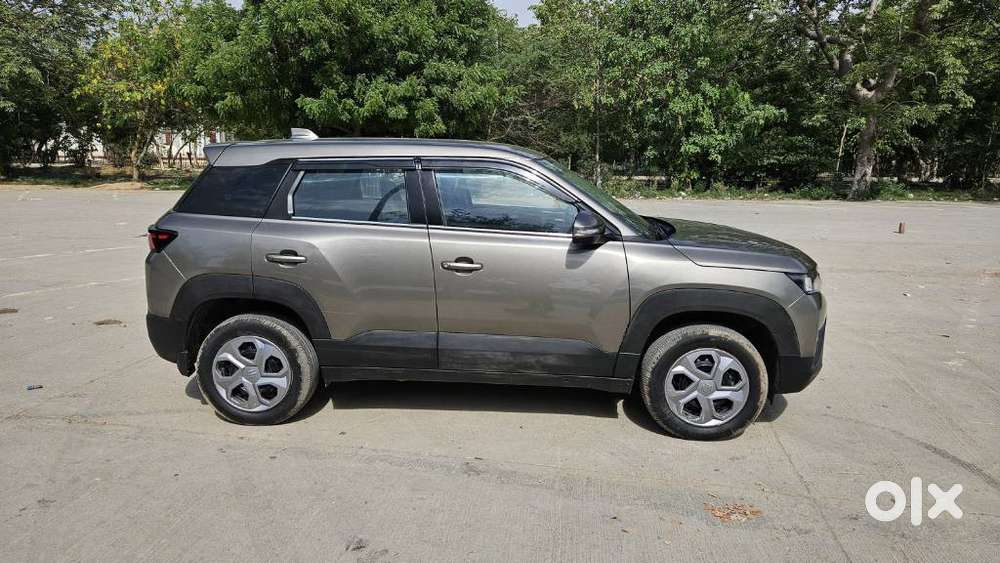 Maruti Suzuki Brezza 1.5 Lxi Smart Hybrid, 2023, Petrol