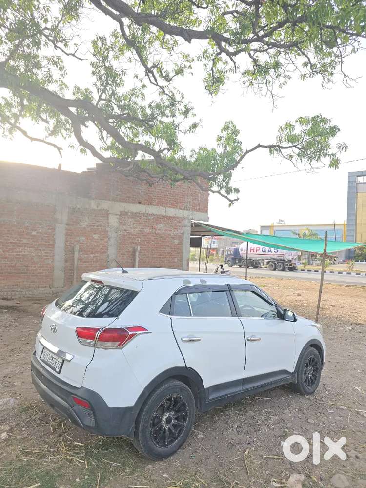 Must Car Hai Paisa Ko Kami Ki Vajah Se Bech Raha Hu
