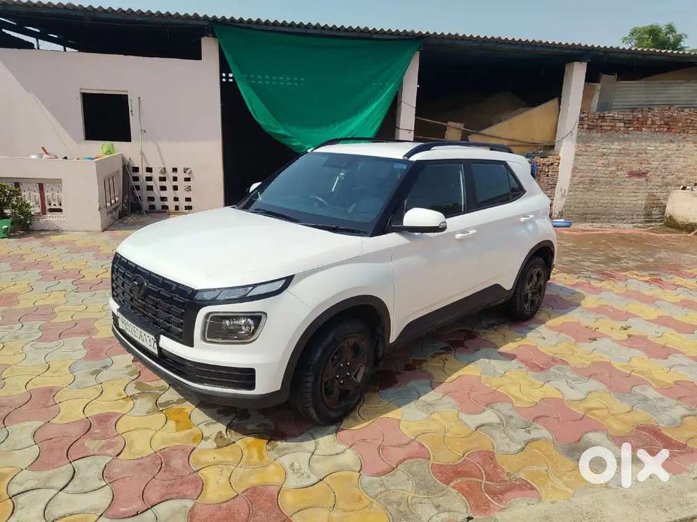 Hyundai Venue 2024 Petrol Good Condition
