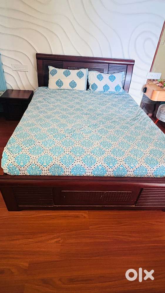 Wooden Queen size Hydraulic storage Bed with mattress and side cabinet