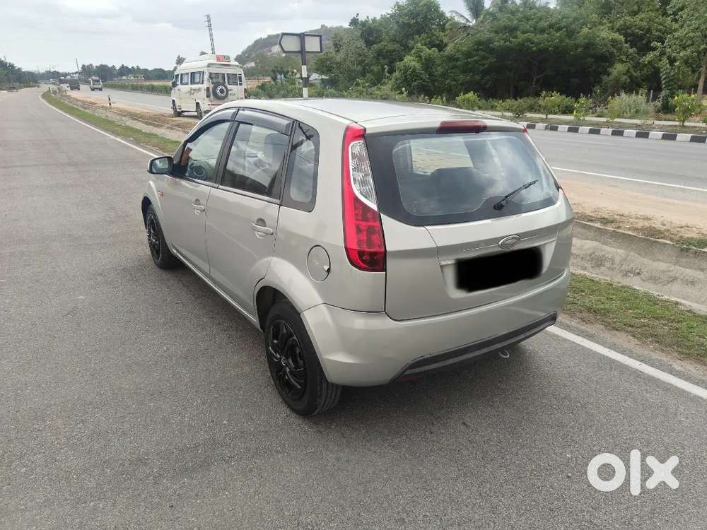 Ford Figo 1.4 Titanium 2011