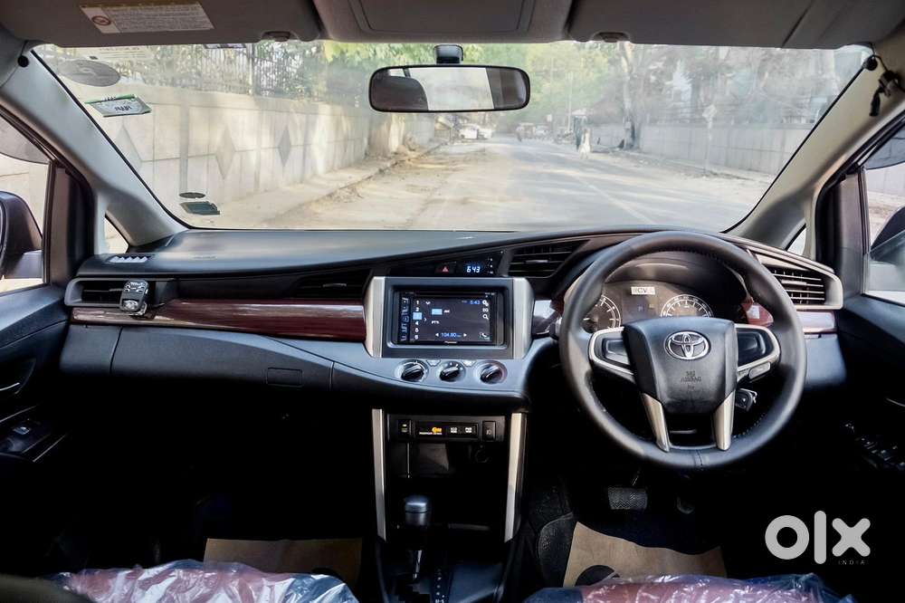 Toyota Innova Crysta 2.7 Gx Automatic 8 Str, 2016, Petrol