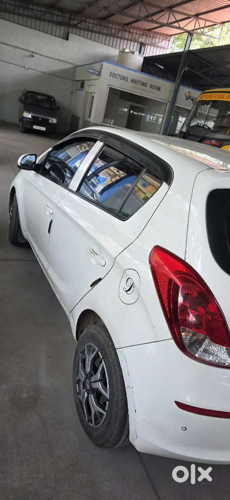 Hyundai I20 2012 - Lcd Display And Back Camera