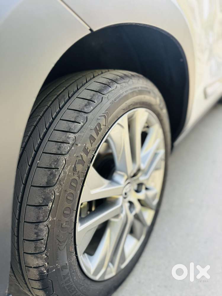 Toyota Innova Hycross 2.0 Zx (o) Hybrid 7 Str, 2025, Petrol