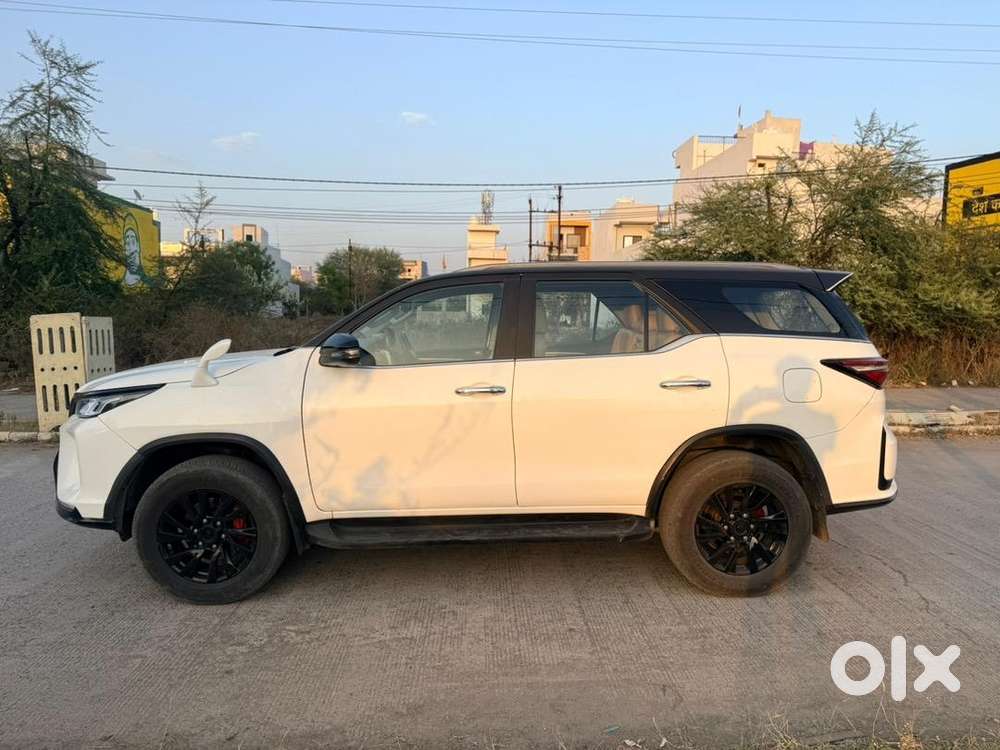 Toyota Fortuner Legender