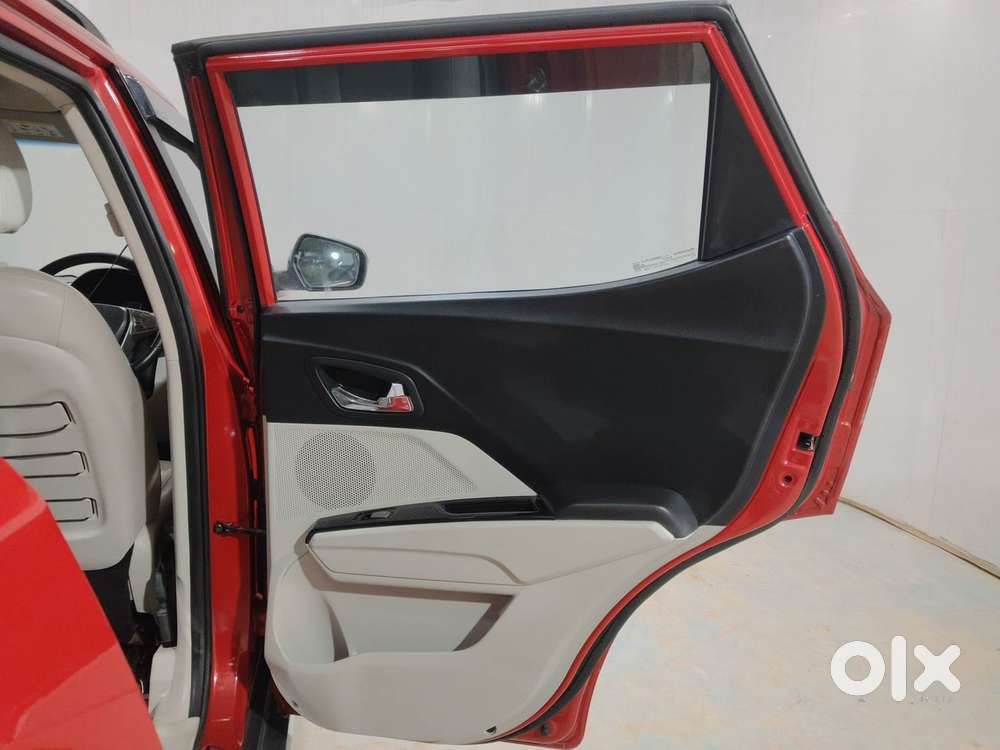 Mahindra Xuv300 W8 (o) 1.5 Diesel Amt, 2022, Diesel